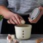 Preview: Innovative Küche - 2in1 Knoblauchbehälter aus Steingut
