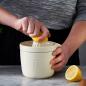 Preview: Innovative Küche - 3in1 Zitruspresse aus Steingut, 550 ml